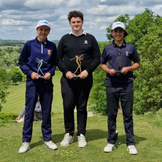 𝐆𝐫𝐚𝐧𝐝-𝐏𝐫𝐢𝐱 𝐉𝐞𝐮𝐧𝐞𝐬 𝐝𝐮 𝐇𝐚𝐮𝐭-𝐏𝐨𝐢𝐭𝐨𝐮 👧🏼🧒🏻⛳️⁣
⁣
Huit de nos Écureuils 🐿️ participaient à ce Grand-Prix disputé chez nos confrères poitevins.⁣
⁣
Bravo à 𝐑𝐨𝐦𝐞́𝐨 𝐑𝐨𝐜𝐜𝐡𝐢 qui termine sur la 3ème place du podium de la catégorie minime ! 🥉👏⁣
⁣
De bonne augure pour les échéances à venir ☺️⁣
⁣
Nos autres représentants étaient Martin, Augustin, Hugo, Lenny, Louis, Tom et Joon.⁣
⁣
Merci à nos jeunes d’avoir tout donné et aux parents de leur disponibilité pour la logistique et les trajets 😉⁣
⁣
#grandprixjeunes #golfnouvelleaquitaine #golfduhautpoitou #golftouraine #golfjunior #grainedechampion 
⁣