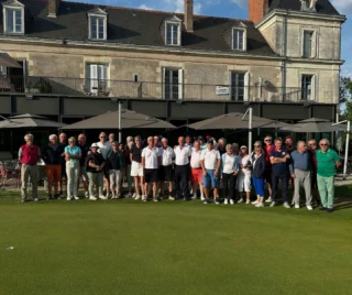 𝐌𝐚𝐢𝐧𝐞 𝐓𝐨𝐮𝐫𝐚𝐢𝐧𝐞 ⛳️

La 1ère manche 2025 de la rencontre Maine - Touraine s’est déroulée ce mardi 20 mai au Golf de Touraine.

Cette compétition seniors a lieu chaque année entre les clubs manceaux (Le Mans 24h / Sargé) et les tourangeaux (Ardrée / Touraine) 📍

Chaque golf reçoit une manche à tour de rôle. Un classement individuel mais aussi par équipe est fait à chaque fois ainsi que lors de la finale, qui se disputera à Ardrée.

Touraine, à domicile, remporte cette première manche avec 299 points au total, devant Ardrée et les manceaux ex-æquo 👏

Bravo aux 122 participants (!) pour cette journée ensoleillée et pleine de bonne humeur 😁🍻☀️

Merci à Pascal Herbert et au reste de la Team Seniors pour l’organisation de l’événement 🤗

#mainetouraine #ballanmiré #ardree #sargelemans #golfdes24h #golfsenior #golfcentrevaldeloire #golfpaysdelaloire