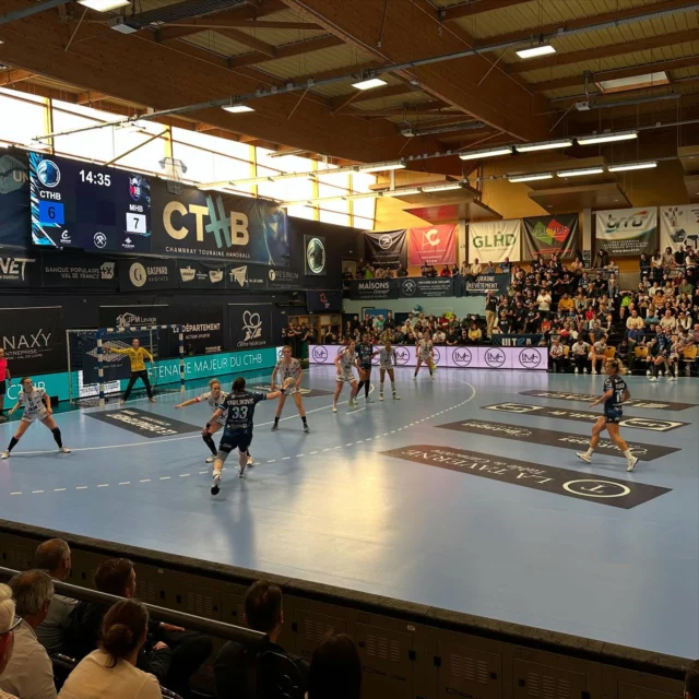 𝐌𝐚𝐭𝐜𝐡 𝐝𝐮 @chambraytourainehandball 🤾🏼‍♀️

Le Golf de Touraine est présent au match du Chambray Touraine Handball pour encourager les Conquérantes ! 🔵⚫️

Ce match contre @merignac.handball est étape du sprint final de la @liguebutagazenergie 

Le sport ne s’arrête jamais en Touraine 💪

Merci au CTHB pour le partenariat et les places 🤝

#chambraytourainehandball #tourainesport #liguebutagazenergie🇫🇷 #handballfeminin #golfpartnership
