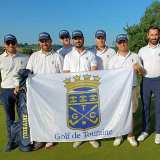 Beaucoup de déception après ce second tour du championnat de France Mid-Amateurs.

Des scores trop lourds font sortir notre équipe du top 8 pour 3 coups....

La déception doit laisser place à la réaction d'orgueil pour maintenir le Golf de Touraine en 2ème division. 

BARRAGES contre Strasbourg demain pour le maintien.

#ffgolf